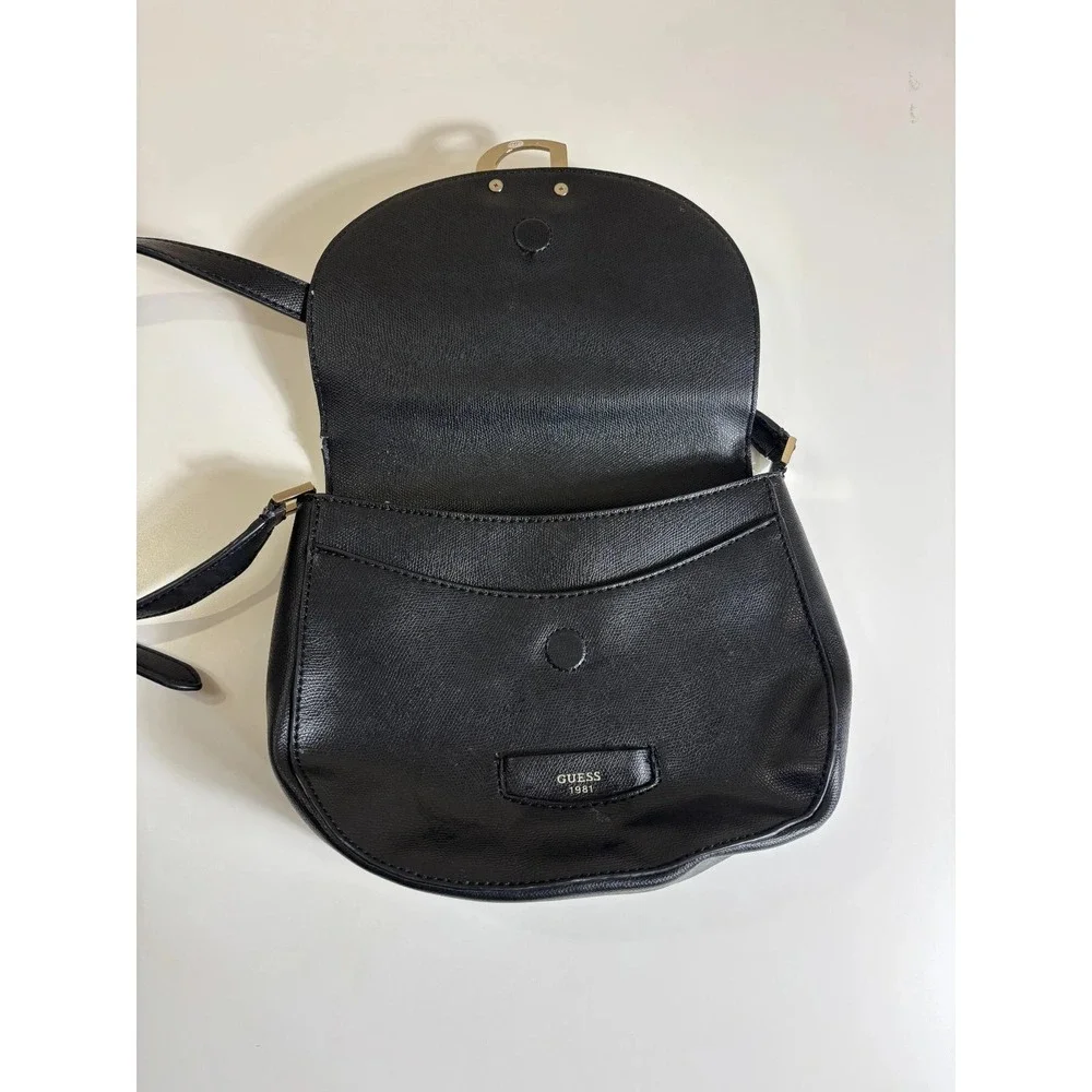 VTG Y2K Guess Handbag Women Black Leather Adjustable Strap Magnetic Flap Closure